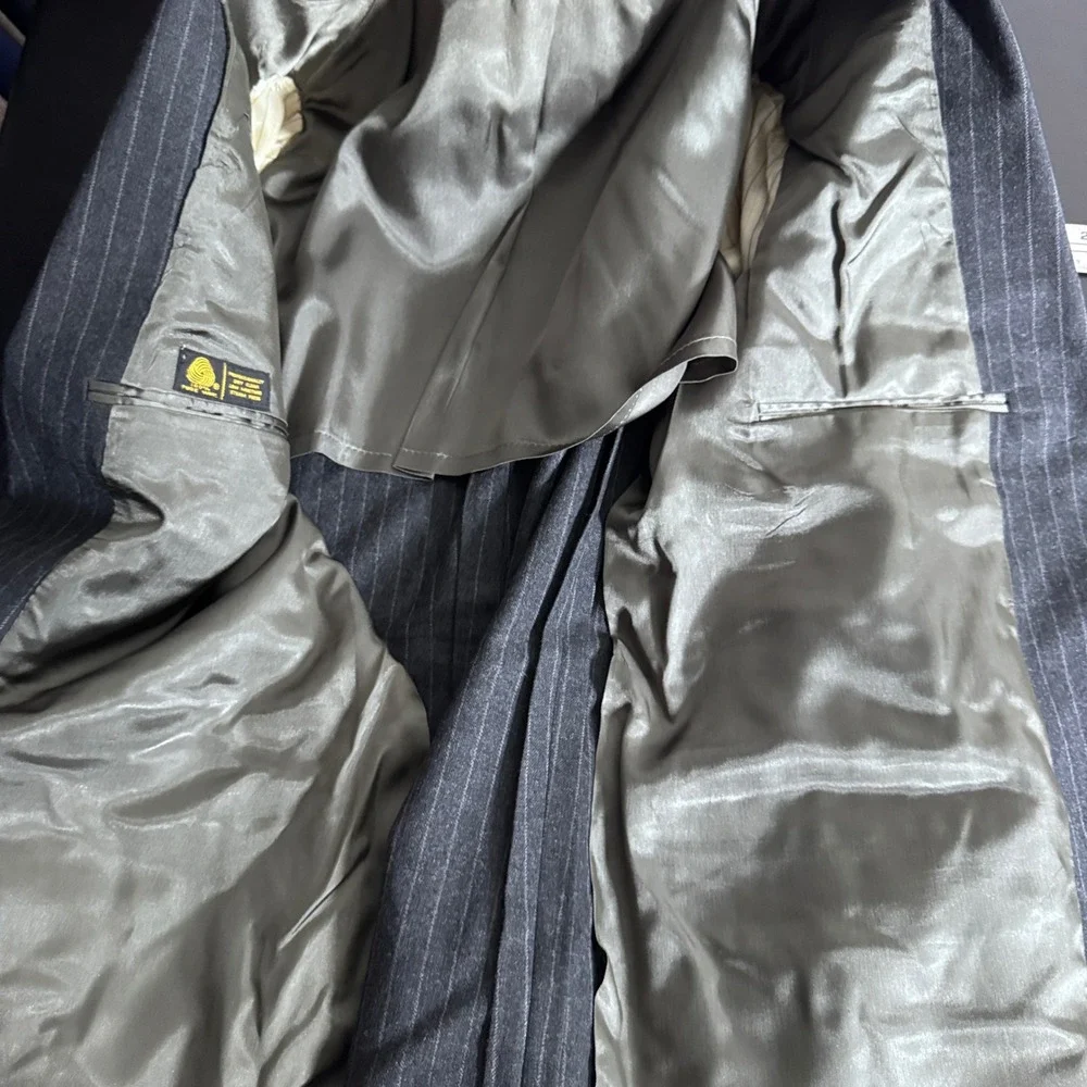 Gentlemen's Wear House 3-Piece Suit Mens 40R W33 Gray Pinstripe Wool USA Made